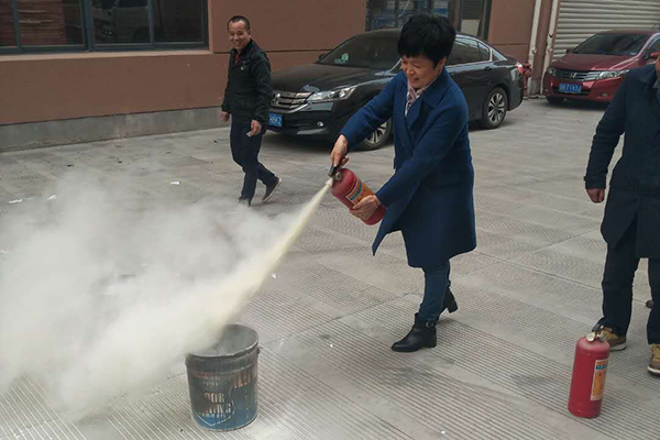 敲響火災警鐘，鞏固防火意識——洛茲服飾舉行消防知識培訓與火災演習